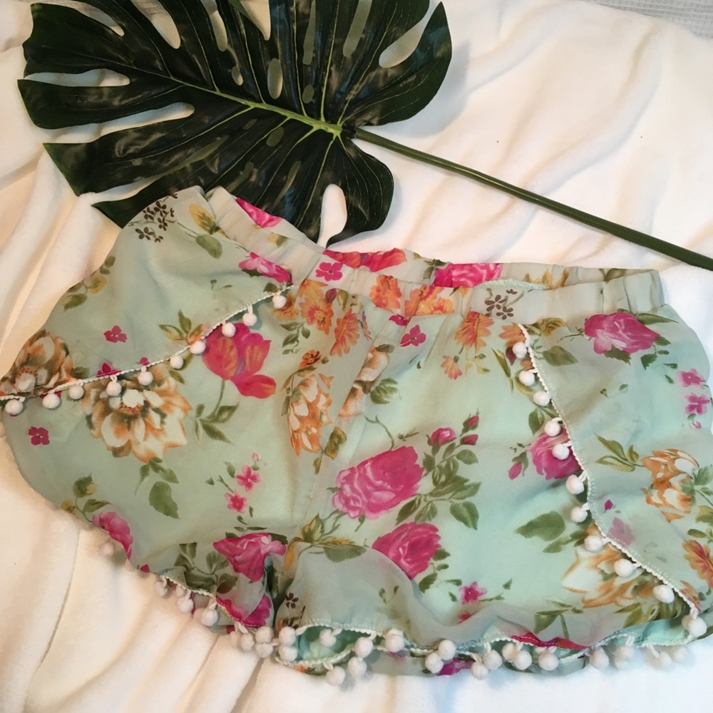 the Hanger Short Floral Bohemian Mini Shorts
